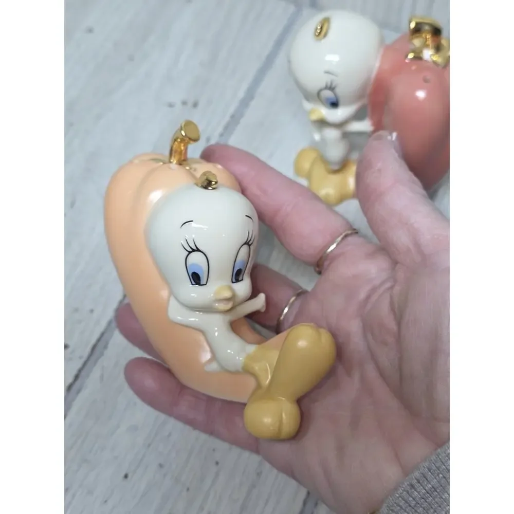 Lenox Tweety Bird Salt & Pepper Shakers Red & Orange Peppers Warner Bros NIB